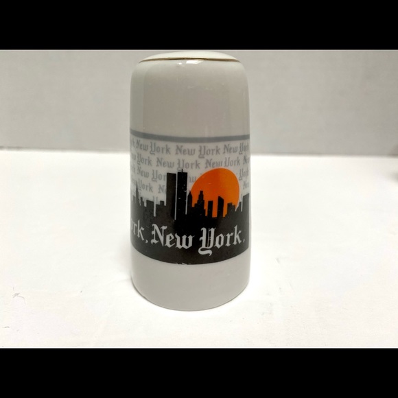 Vintage New York City Skyline Salt Pepper Shaker Set World Trade Empire State - Picture 7 of 8